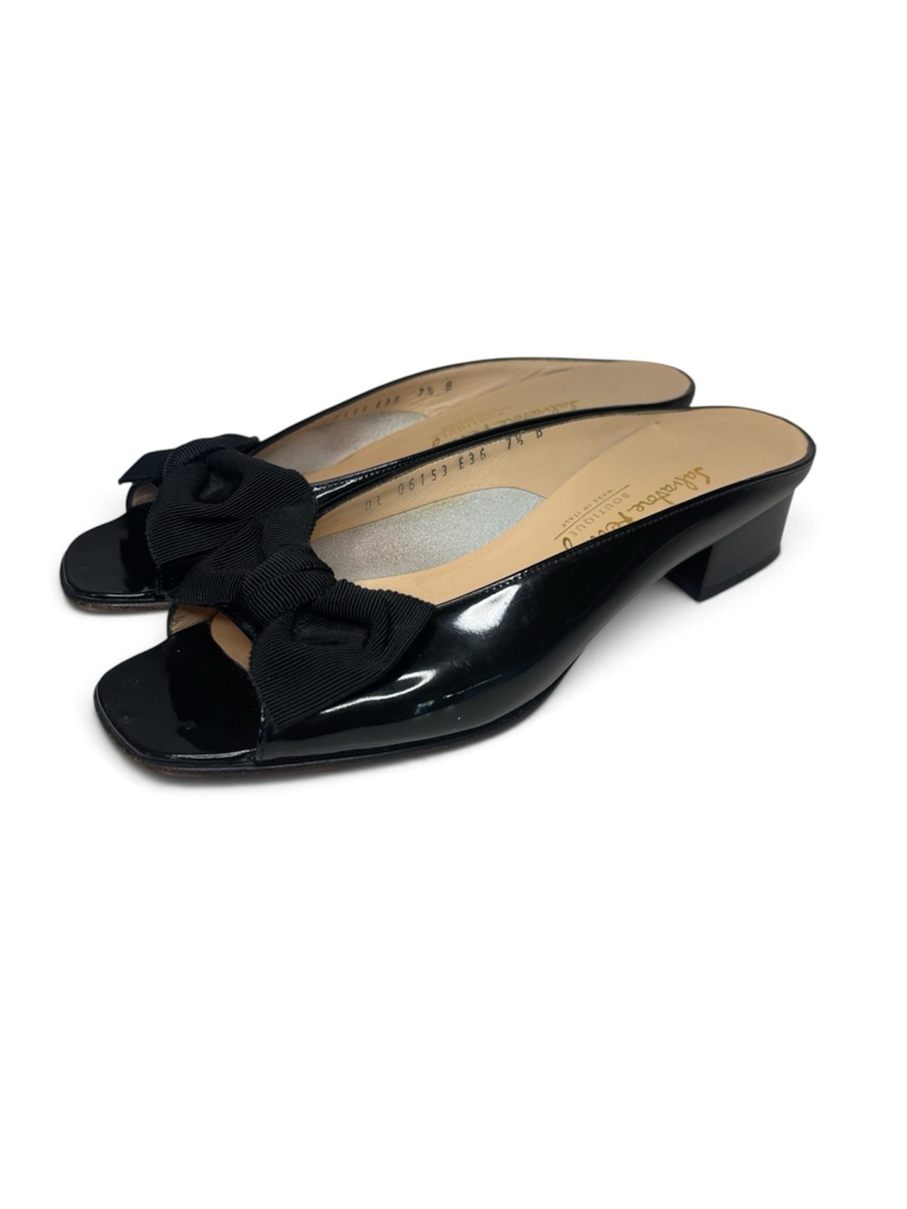 Salvatore Ferragamo Black Patent Leather Vara Bow Mules Slides Open Toe Sz 7.5 B